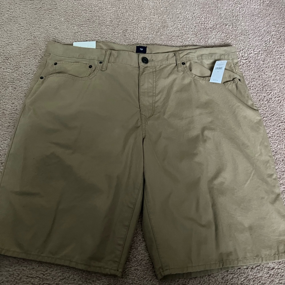 GAP Tan Cargo Shorts with Smooth Cotton Fabric